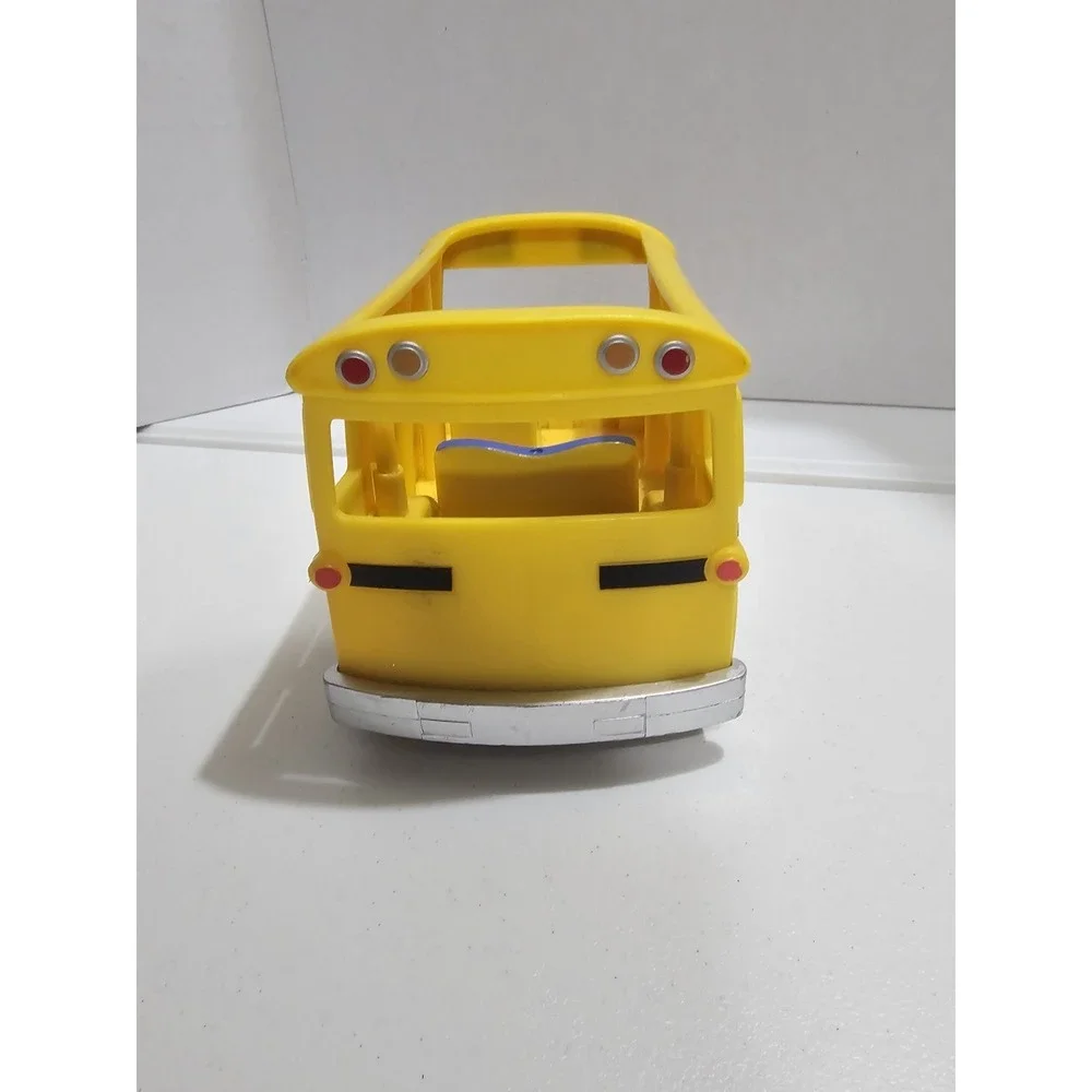 CoComelon‎ Official Musical Yellow School Bus Plays Wheels on The Bus #3611